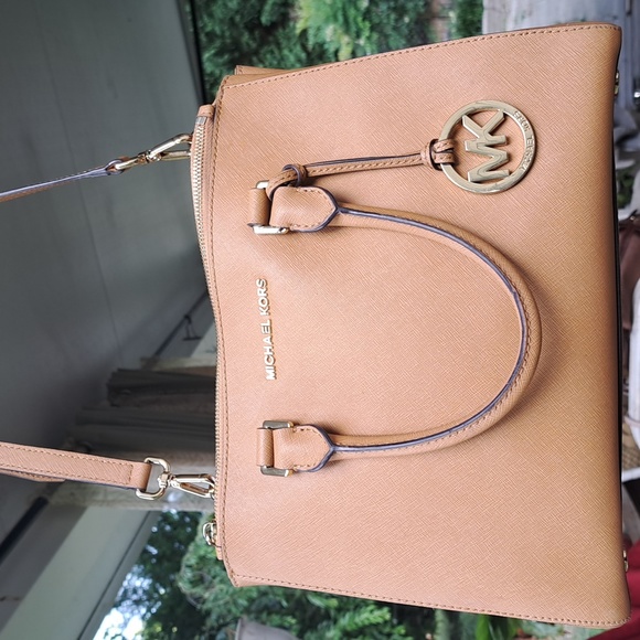 Michael Kors Handbags - Michael Kors LightTan Crossbody/Satchel GREAT CONDITION
